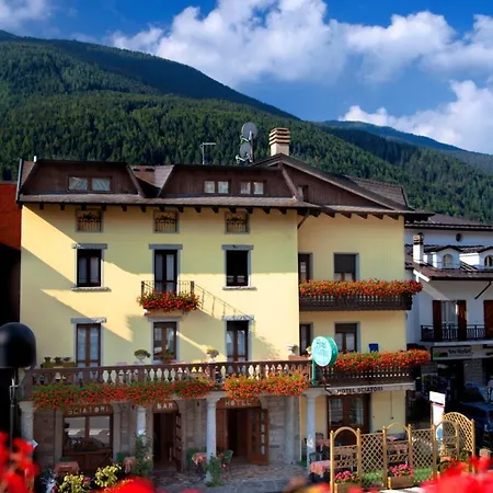 Sciatori Passo del Tonale