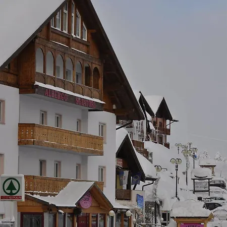 Sciatori Passo del Tonale